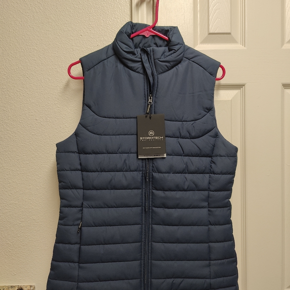 Brand new with tags stormtech quilted vest navy size medium